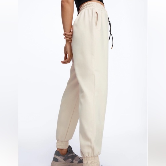Zara cream elastic waist joggers - Picture 3 of 5